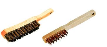 BROSSE METALLIQUE - ACIER LAITONNE A MANCHE BOIS